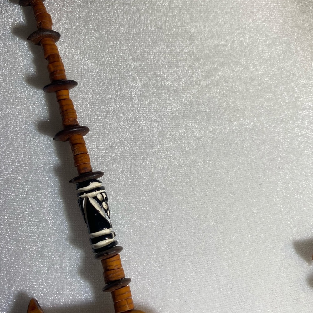 Vintage Hand carved African necklace.Brown carved animals and beads - Picture 5 of 7